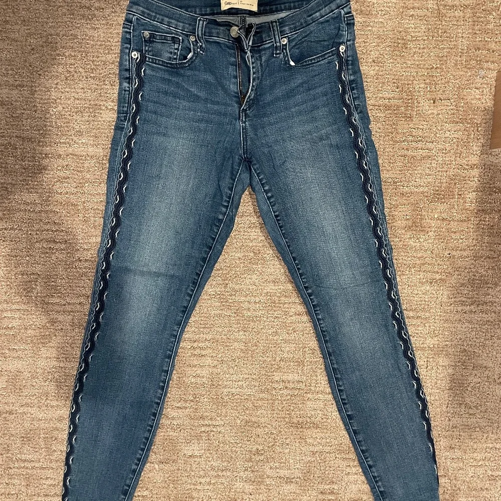 Embroidered Gap Skinny Jeans - Picture 2 of 4